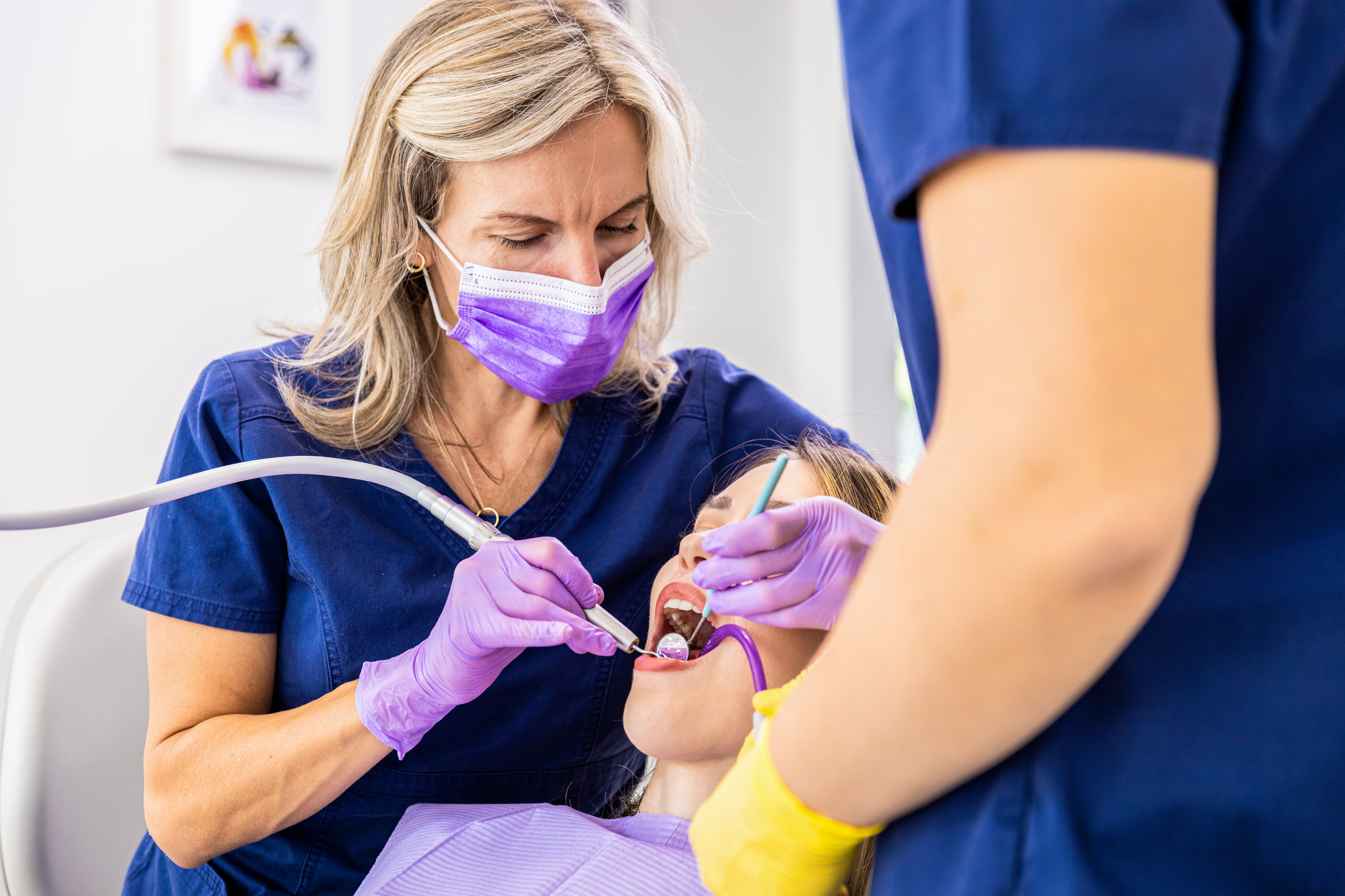 Oralna hirurgija sa implantologijom